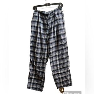 Men’s Strafford Sleepwear Classic Fit Pajamas Loungewear. Functional drawstring.